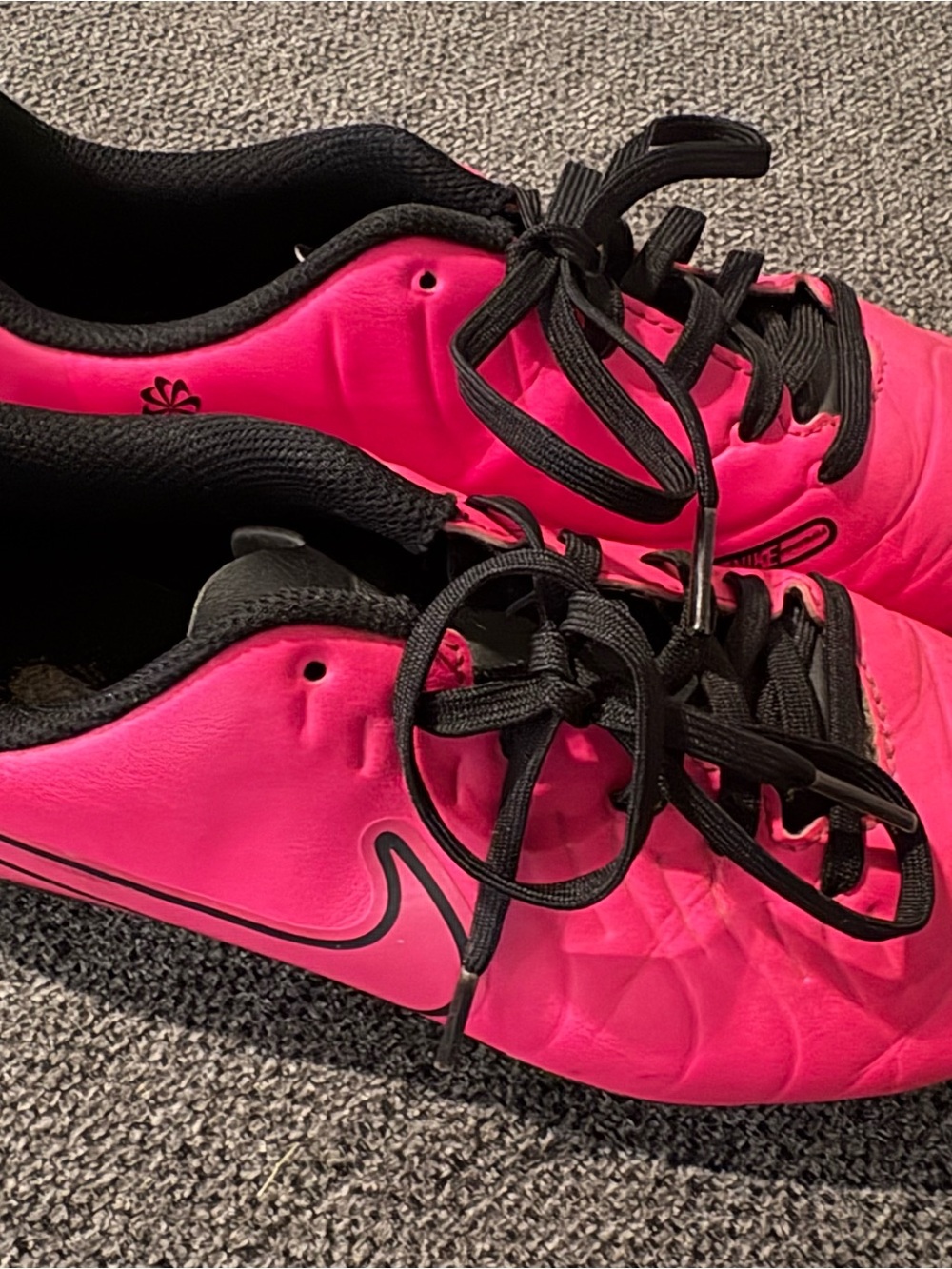Girl’s Nike Tiempo Hot Pink Sports Cleats size 5.5Y